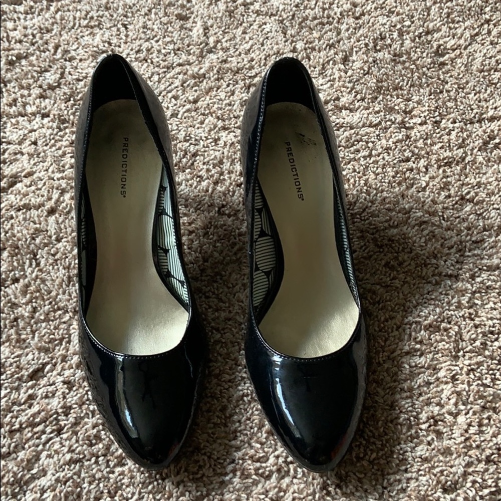 Shiny black 9.5w Predictions heels